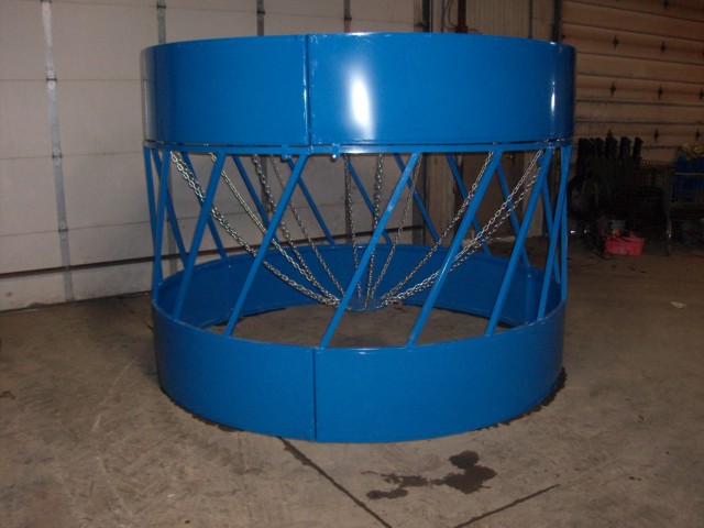Round Bale Feeder With Hay Saver Insert Te Slaa Manufacturing